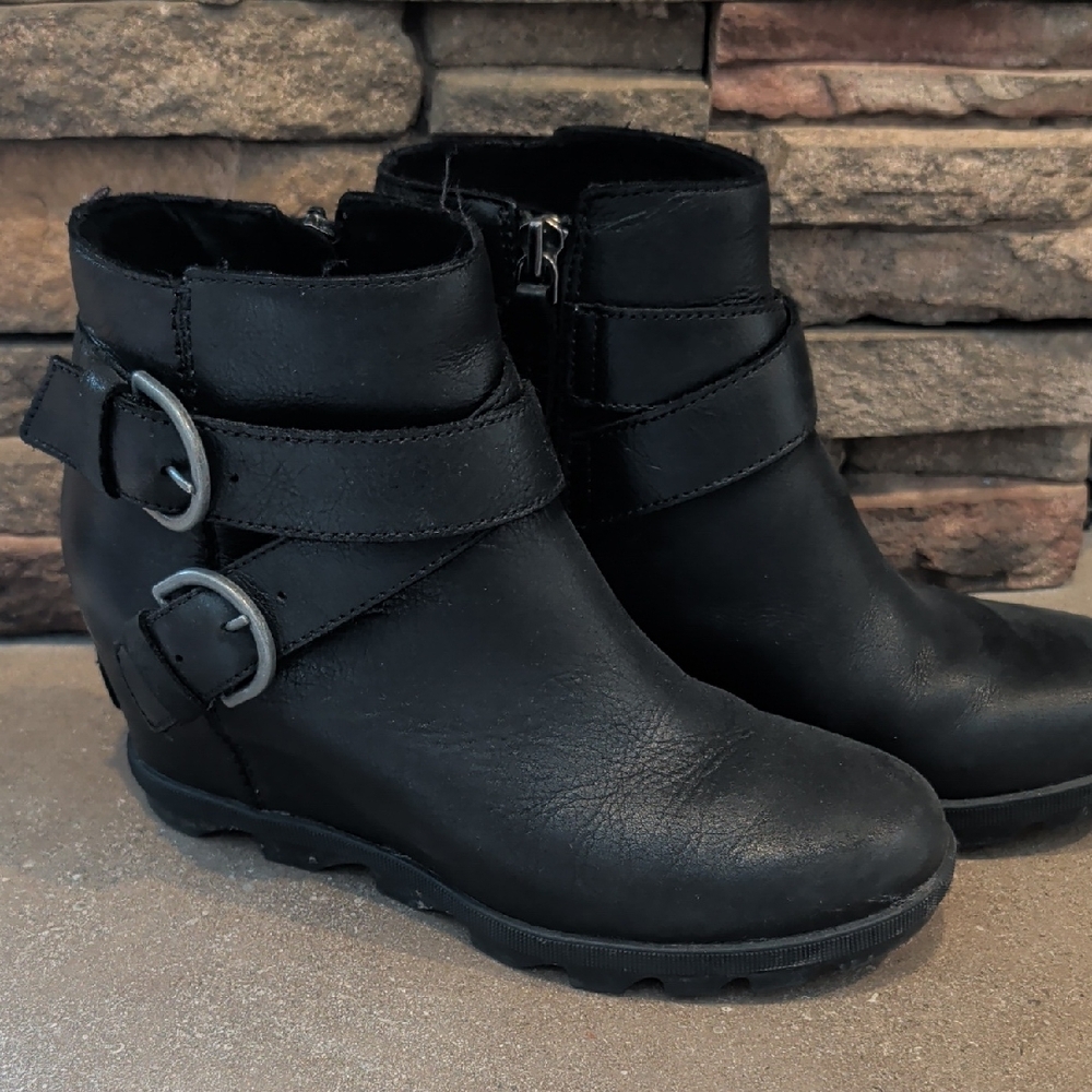 Sorel Women's Joan of Arctic Wedge II Buckle boots in black
